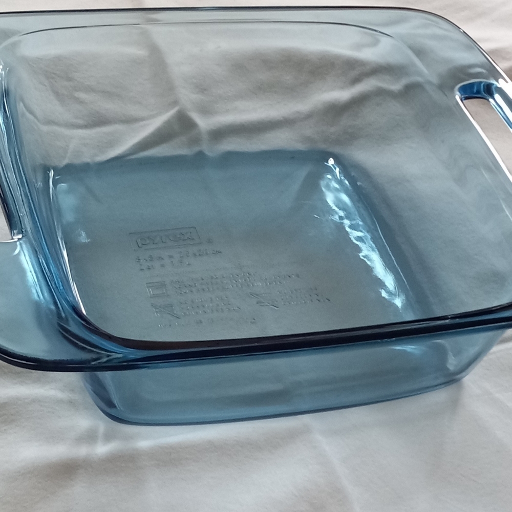 Pyrex 8" Square Easy Grab Baking Dish in Atlantic Blue